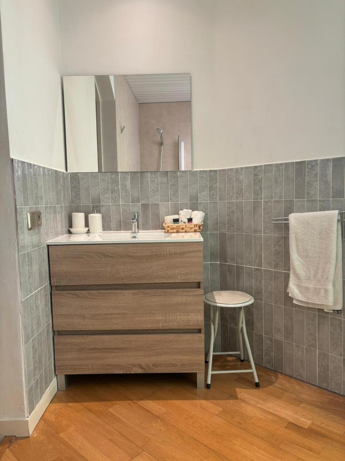 Spacious & Comfortable Flat In Centric Eixample * Barcelona