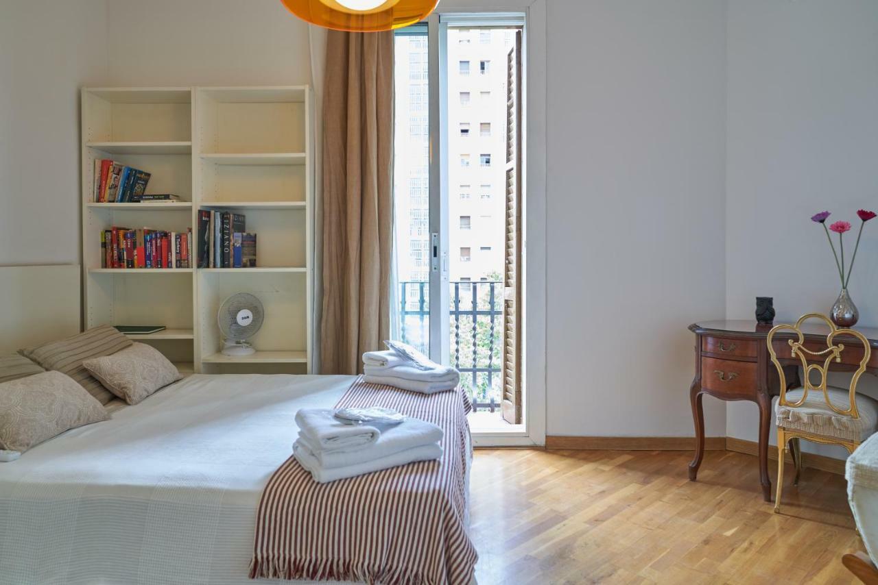 Spacious & Comfortable Flat In Centric Eixample Apartamento